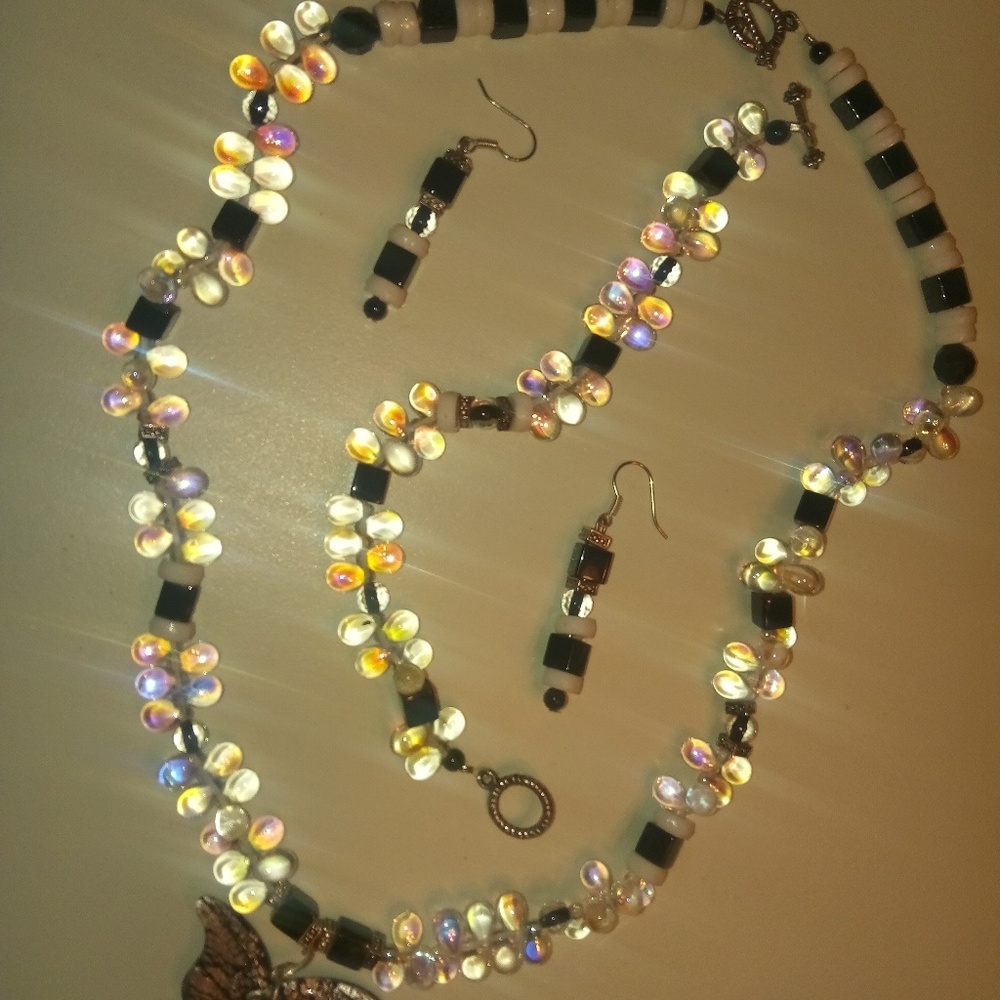 3pc Jewelry set incl Necklace, bracelet & earrings - Picture 3 of 4